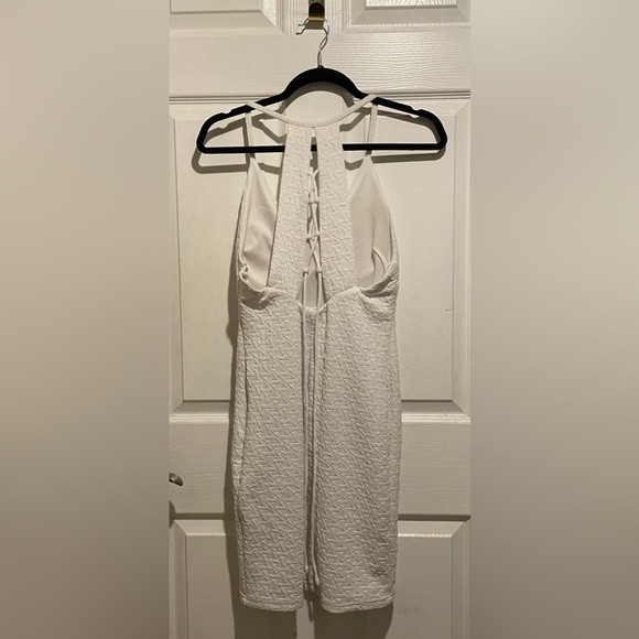 Women’s White Textured Sleeveless Dress in Good Condition. Size Medium. $10. - Picture 4 of 4